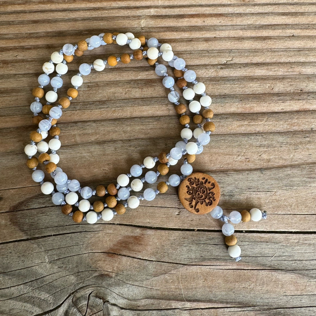 38#108 Mala Chalcedon und Magnesit matt  mit Sandelholz | 4 mm