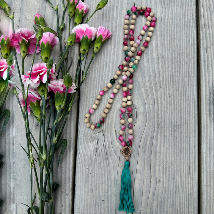 67#108 Mala Jade grün-pink mit Tulsi | 8 mm | Quaste